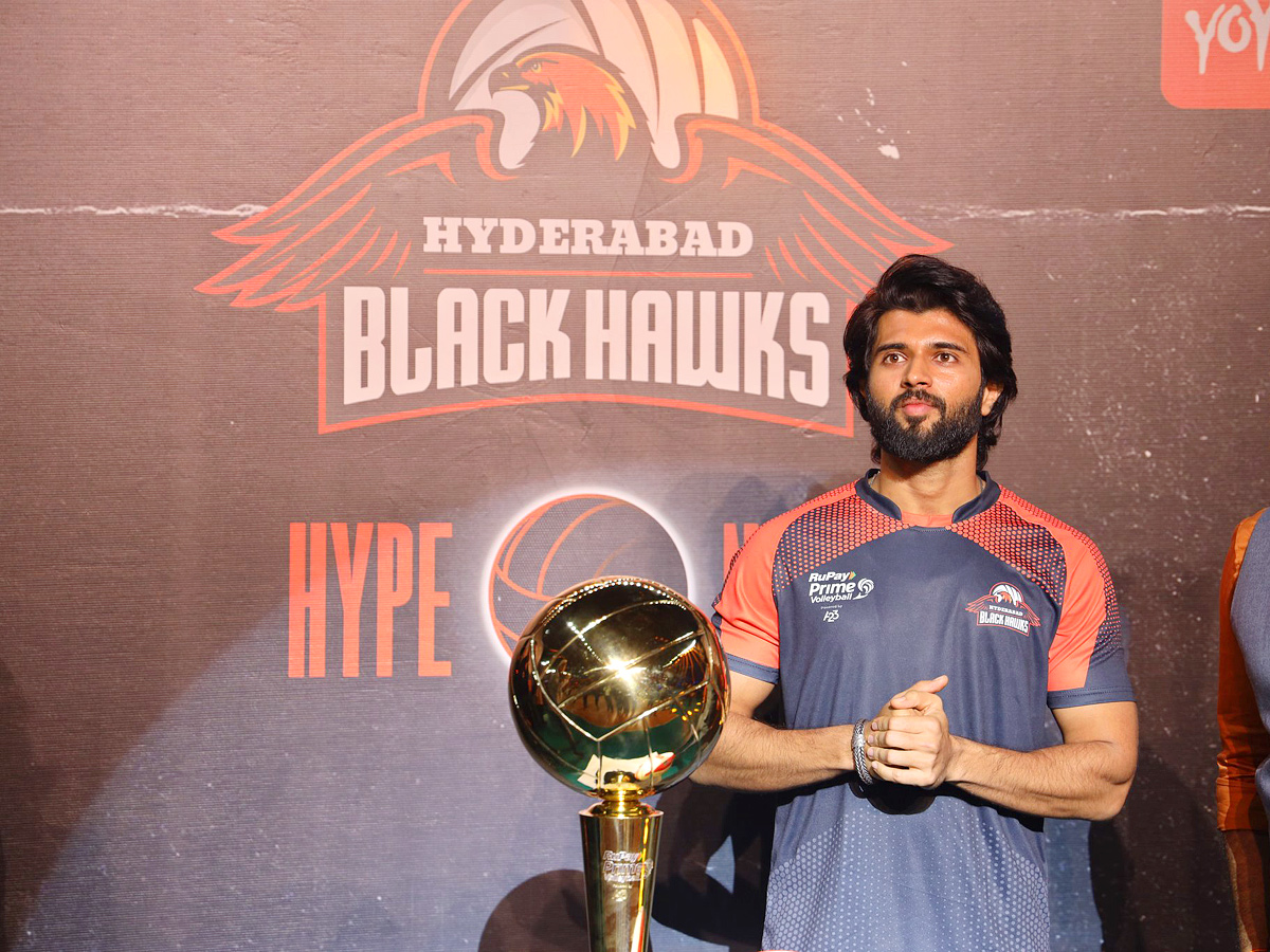 Vijay_20Deverakonda_20becomes_20Co_20Owner_20of_20Hyderabad_20Black_20Hawks_7.jpg 7