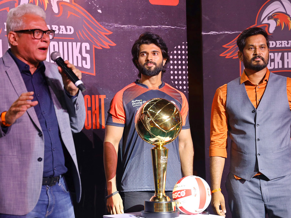 Vijay_20Deverakonda_20becomes_20Co_20Owner_20of_20Hyderabad_20Black_20Hawks_8.jpg 8