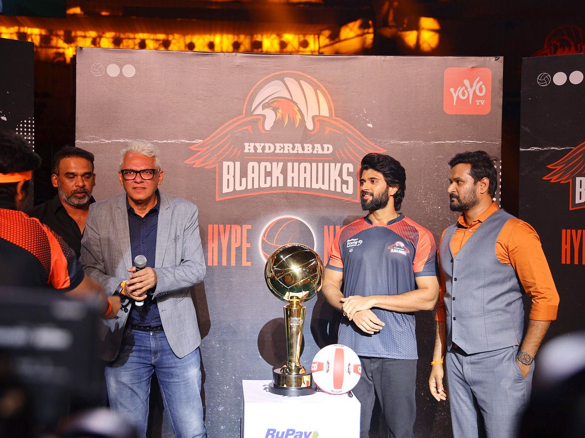 Vijay_20Deverakonda_20becomes_20Co_20Owner_20of_20Hyderabad_20Black_20Hawks_9.jpg 9