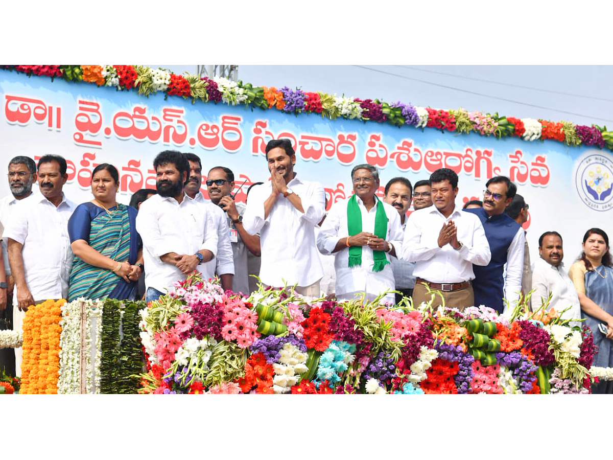 AP_20CM_20YS_20Jagan_20Flags_20Off_20165_20Veterinary_20Ambulances_20Photos_17.jpg 17