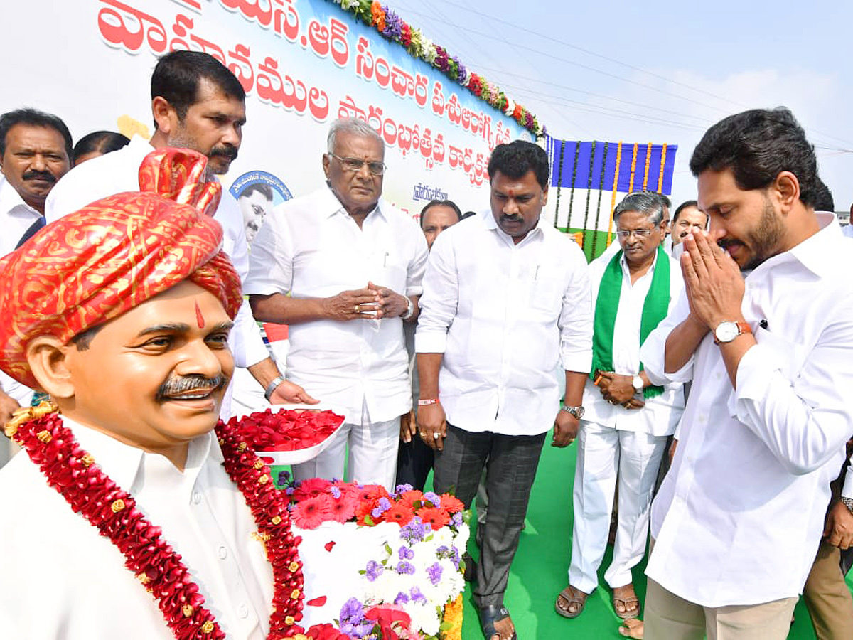 AP_20CM_20YS_20Jagan_20Flags_20Off_20165_20Veterinary_20Ambulances_20Photos_4.jpg 4