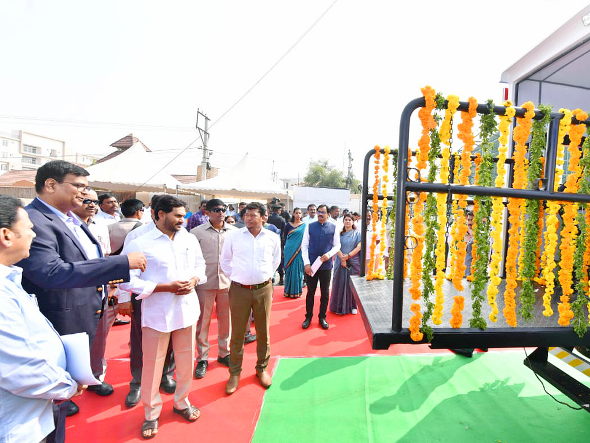 AP_20CM_20YS_20Jagan_20Flags_20Off_20165_20Veterinary_20Ambulances_20Photos_5.jpg 5
