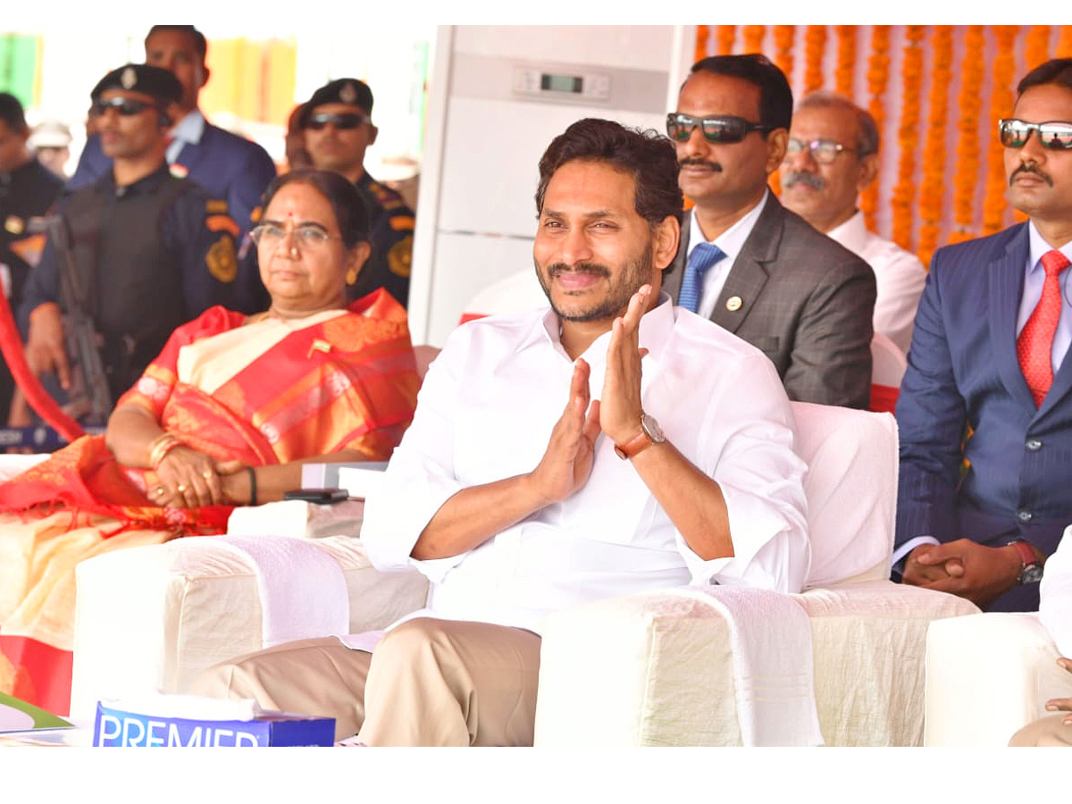 74th_20Republic_20day_20Celebrations_20At_20Indira_20Gandhi_20Stadium_20Vijayawada_20PHotos_23.jpg 24