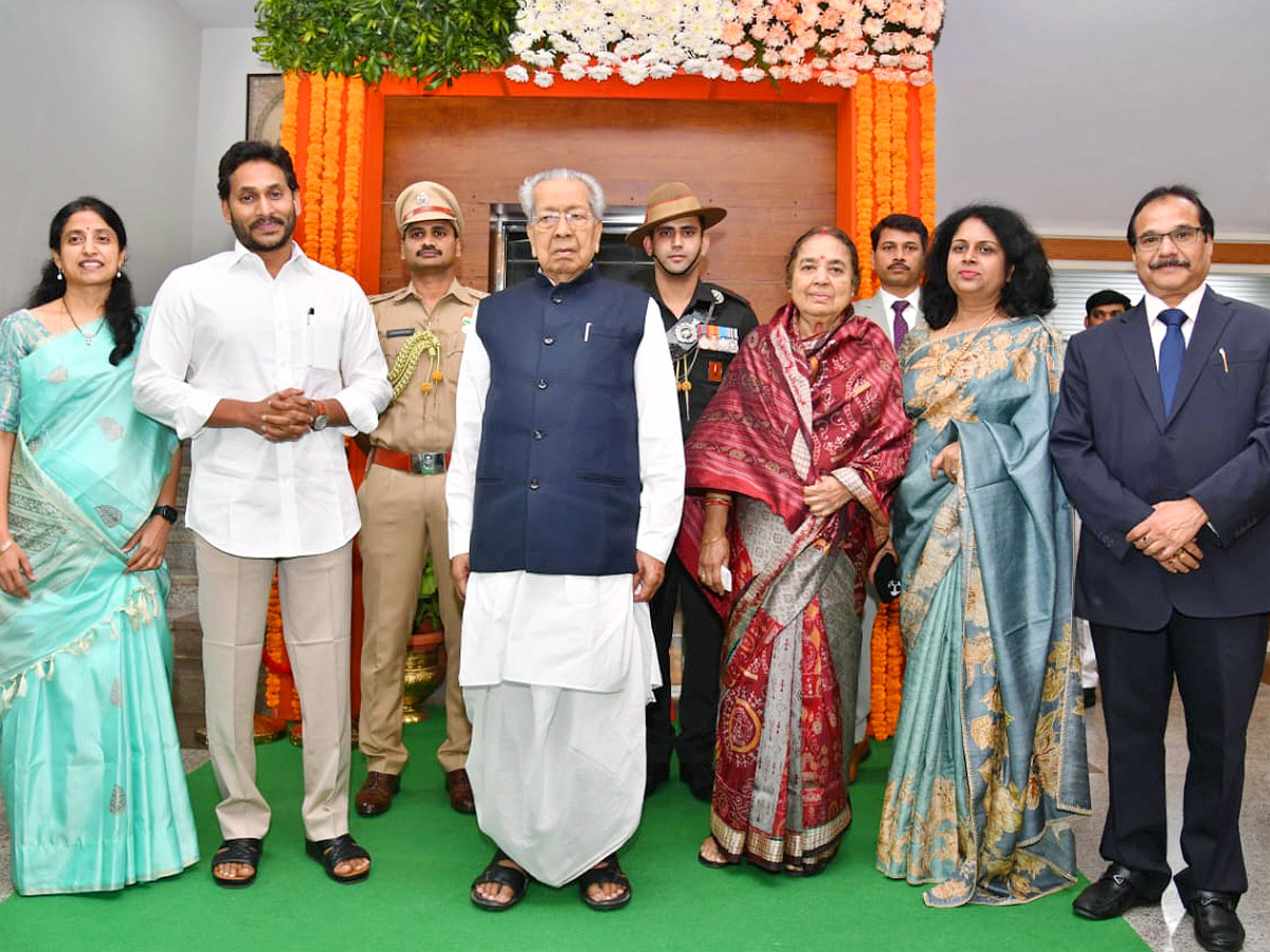 CM_20YS_20Jagan_20attends_20AT_20Home_20program_20at_20Raj_20Bhavan_20in_20Vijayawada_20Photos_1.jpg 1