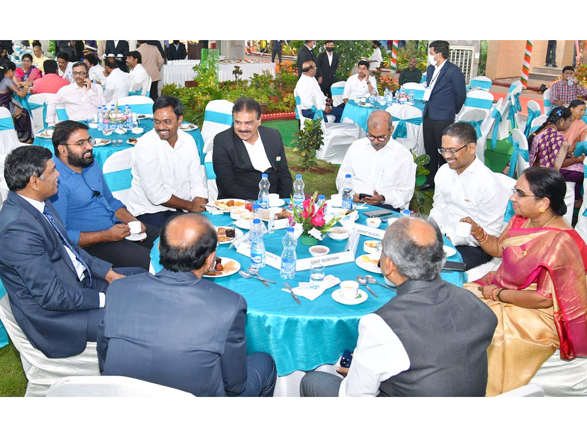 CM_20YS_20Jagan_20attends_20AT_20Home_20program_20at_20Raj_20Bhavan_20in_20Vijayawada_20Photos_2.jpg 2