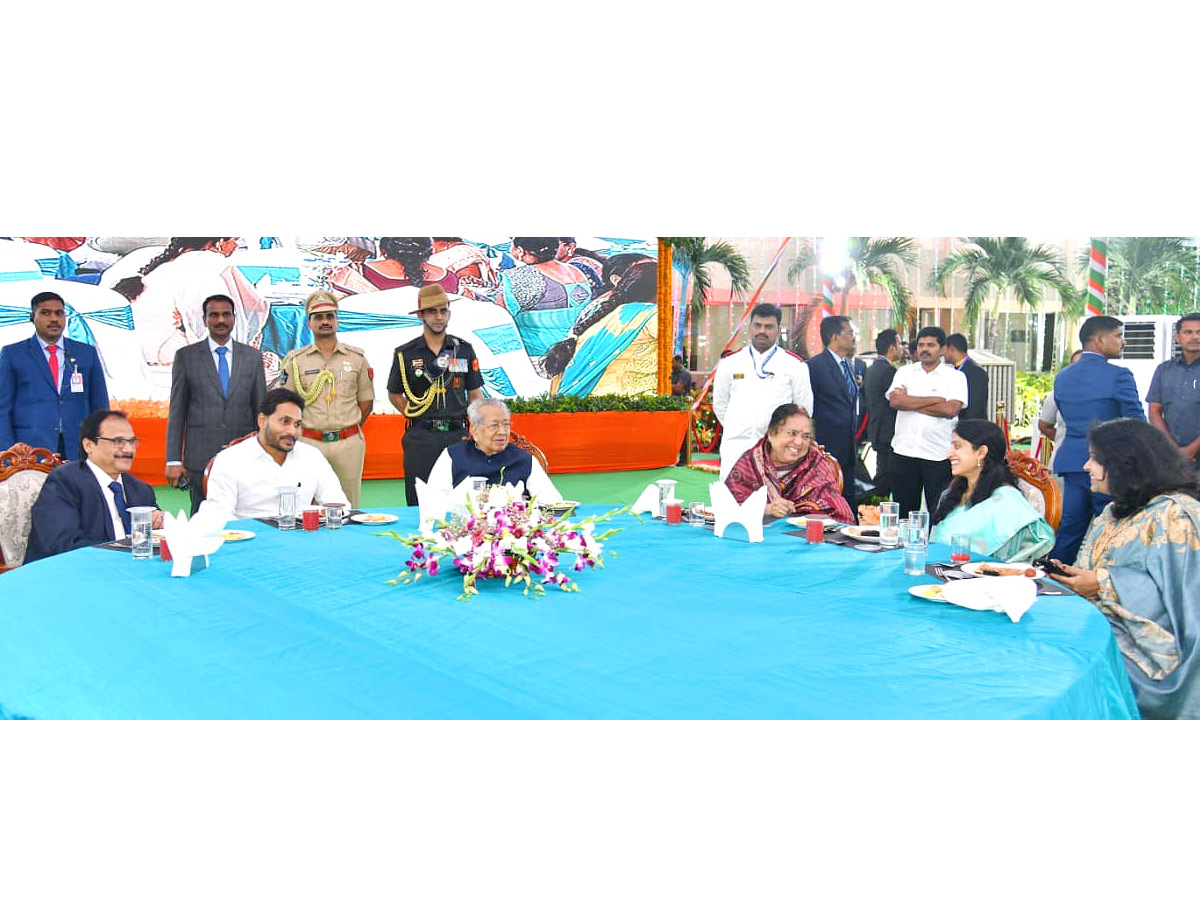CM_20YS_20Jagan_20attends_20AT_20Home_20program_20at_20Raj_20Bhavan_20in_20Vijayawada_20Photos_4.jpg 4