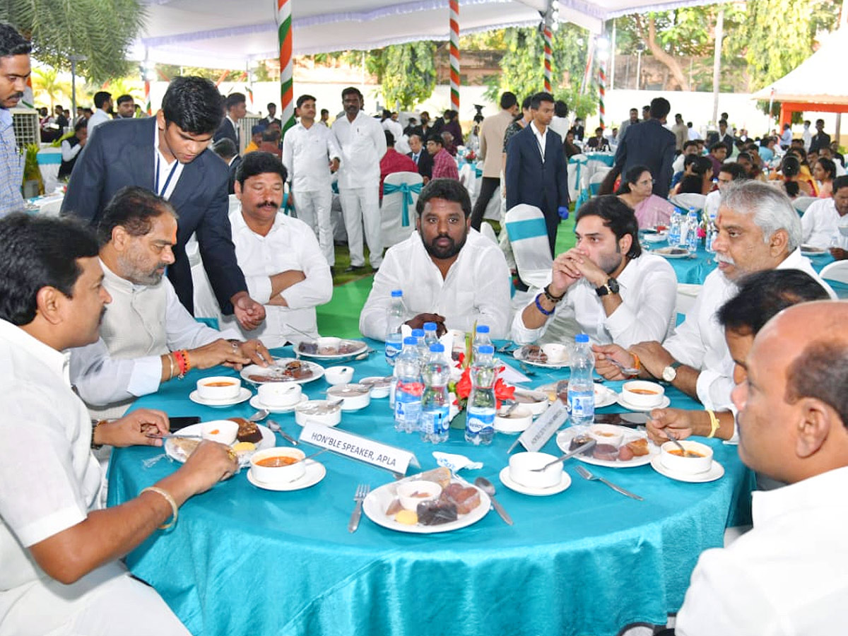 CM_20YS_20Jagan_20attends_20AT_20Home_20program_20at_20Raj_20Bhavan_20in_20Vijayawada_20Photos_5.jpg 5