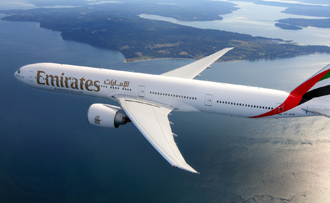 Emirates_Flight_Midair_Born.jpg
