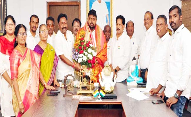Adari-Anandkumar-Takes-Char.jpg