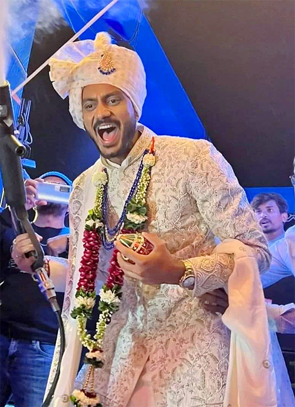 Indian_20Cricketer_20Axar_20Patel_20Married_20To_20Meha_20Patel_20In_20Vadodara_20Photos-8.jpg 8