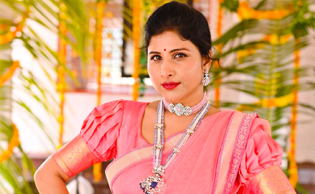Singer-Mangli.jpg
