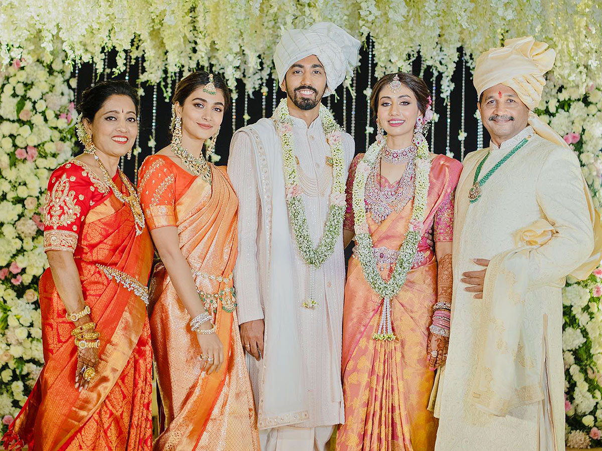 Actress_20Pooja_20Hegde_20Brother_20Wedding_20Viral_20Photos-1.jpg 1