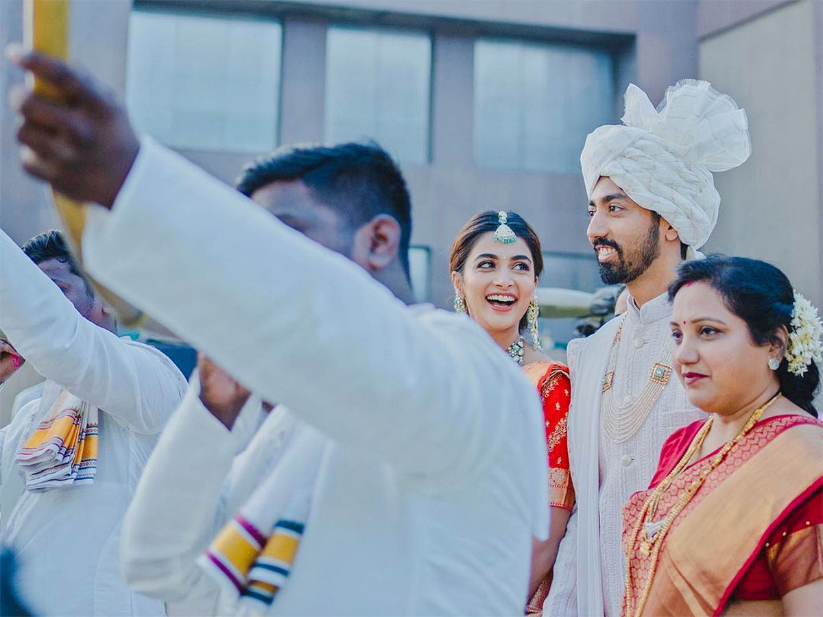 Actress_20Pooja_20Hegde_20Brother_20Wedding_20Viral_20Photos-4.jpg 4