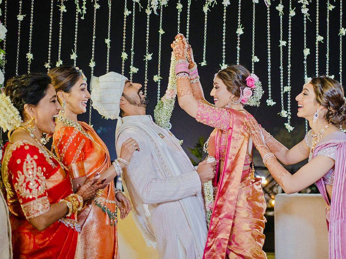 Actress_20Pooja_20Hegde_20Brother_20Wedding_20Viral_20Photos-7.jpg 7