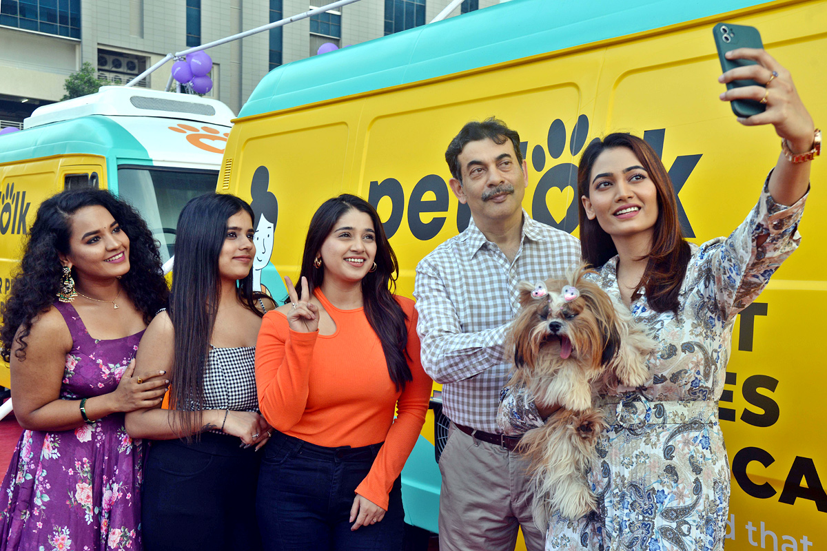 PETFOLK-GROOMING-VAN-FOR-PE.jpg 10