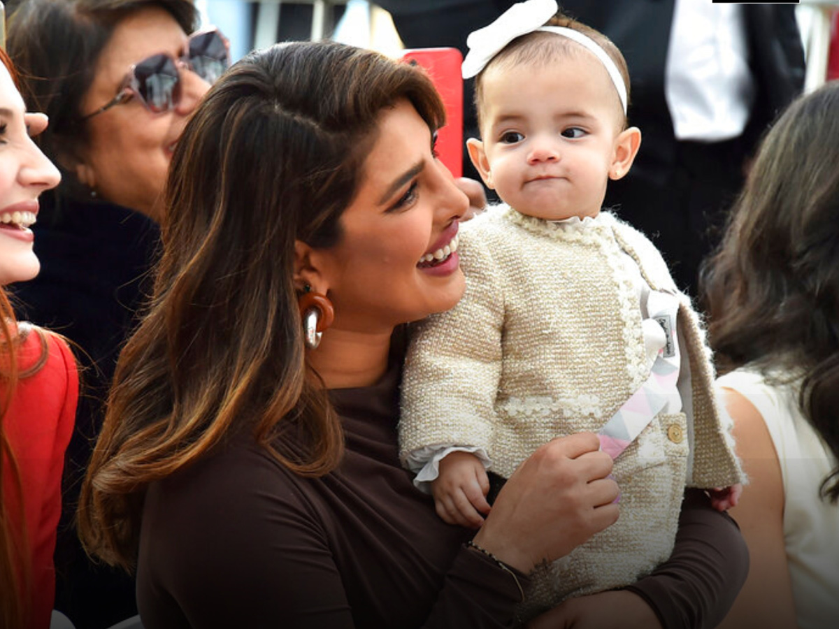 PriyankaChopra-10.jpg 10