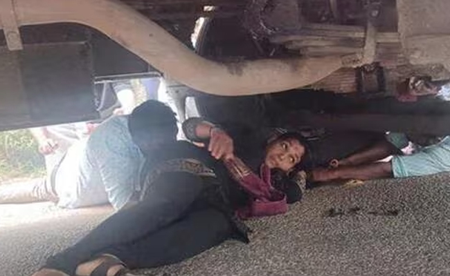 woman-escape-bus-accident.jpg