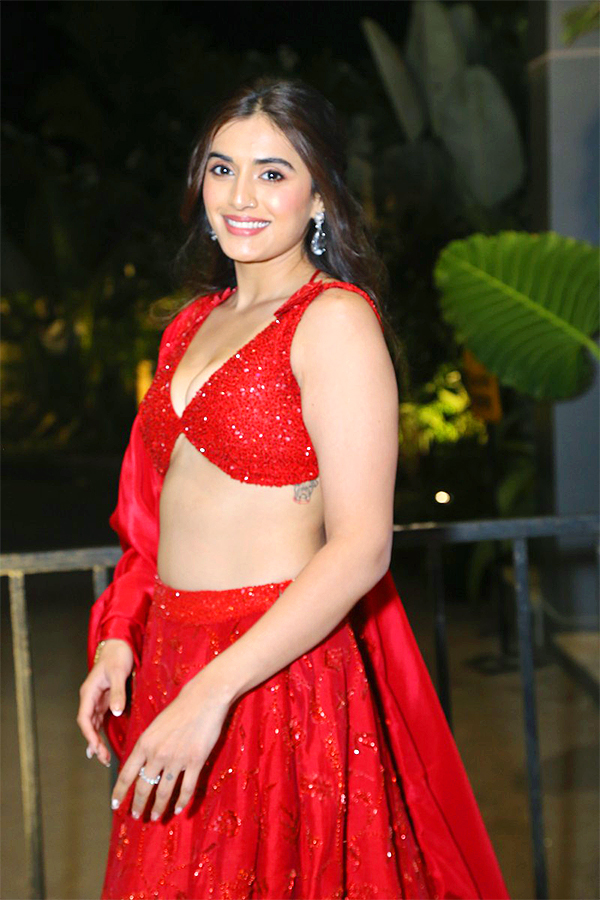 Actress_20Divyansha_20Kaushik_20Latest_20Pics-18.jpg 18