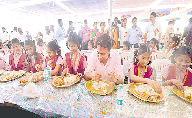 KTR-WITH-STUDENTS.jpg