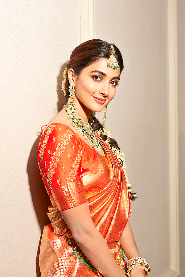 Pooja_20Hegde_20Latest_20Photo_20Shoot_20HD_20Stills-4.jpg 4