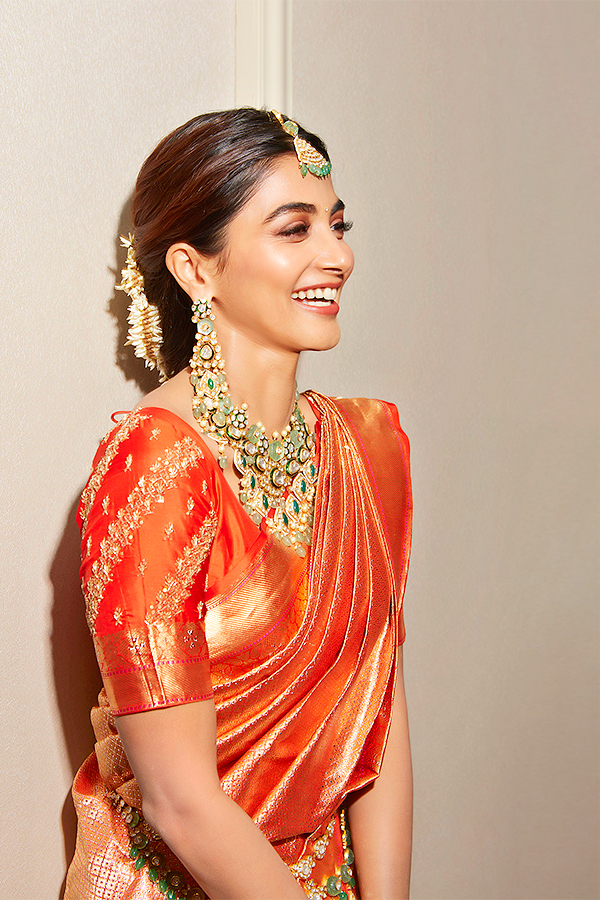 Pooja_20Hegde_20Latest_20Photo_20Shoot_20HD_20Stills-5.jpg 5