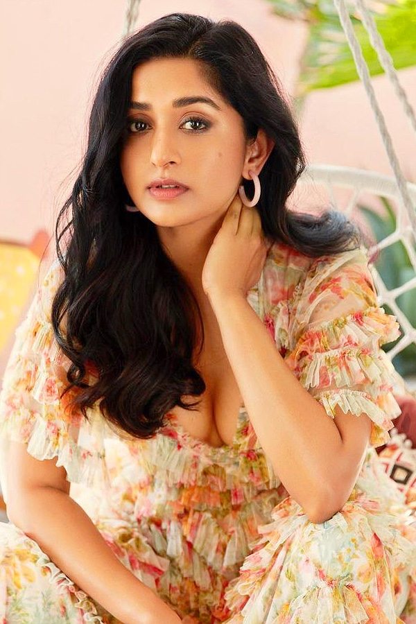 Meera_20Jasmines_20Tollywood_20ReEntry_20Photos_3.jpg 4