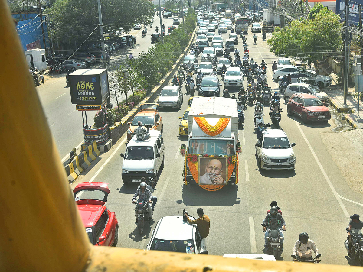 K_20Viswanath_20Funeral_20At_20Hyderabad_20Photos_2.jpg 3