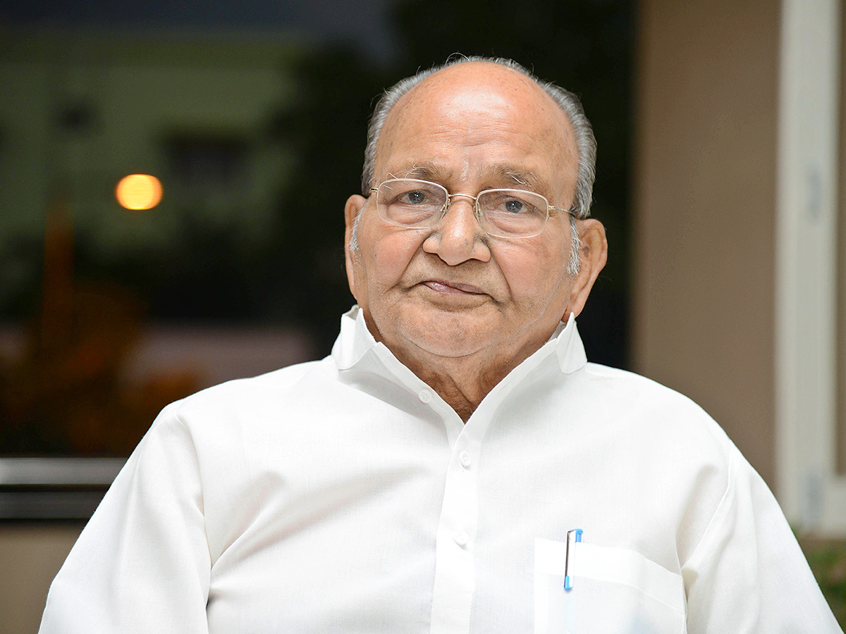 Legendary_20filmmaker_20K_20Viswanath_20Rare_20Photos-10.jpg 10