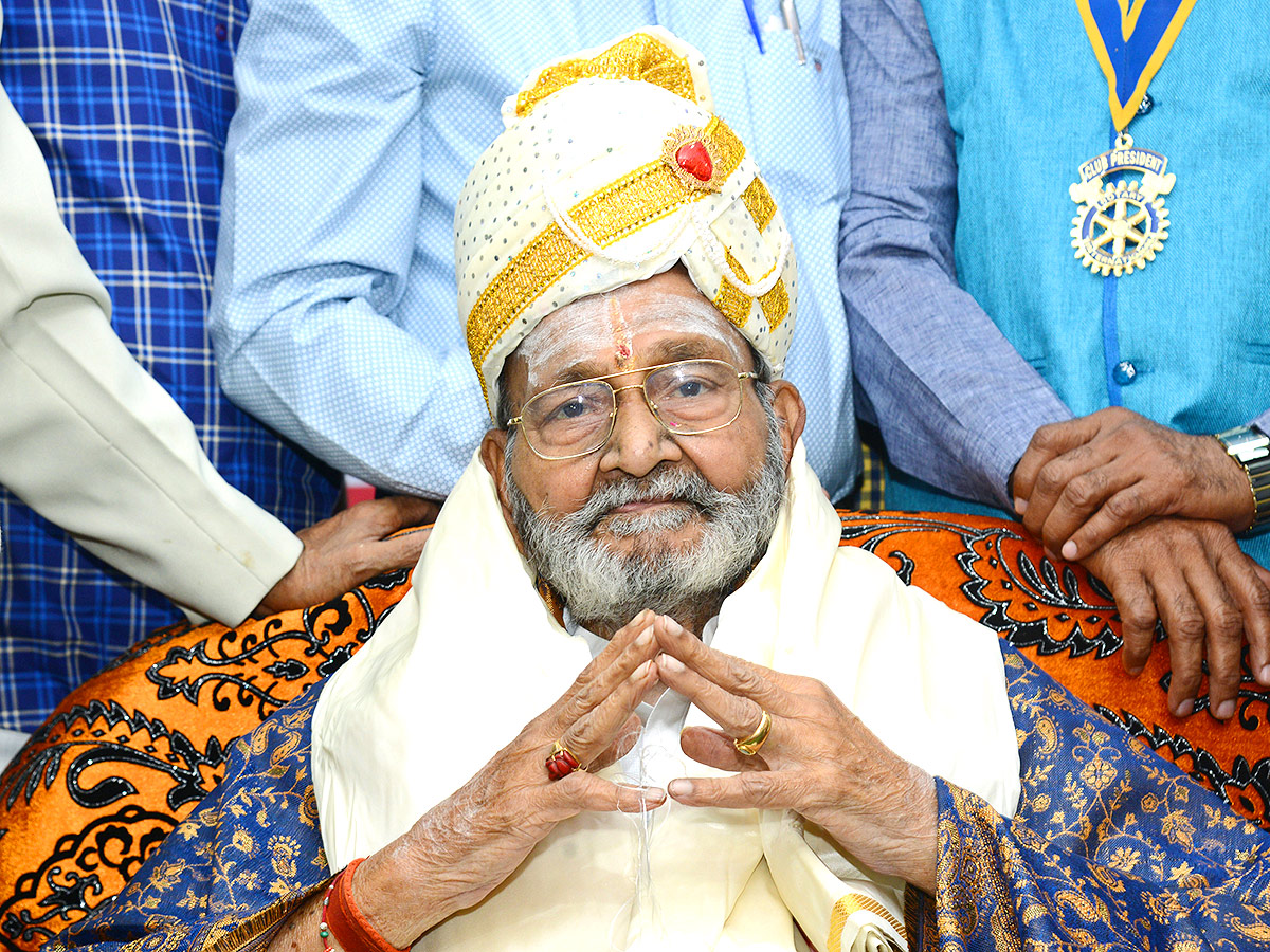 Legendary_20filmmaker_20K_20Viswanath_20Rare_20Photos-7.jpg 7