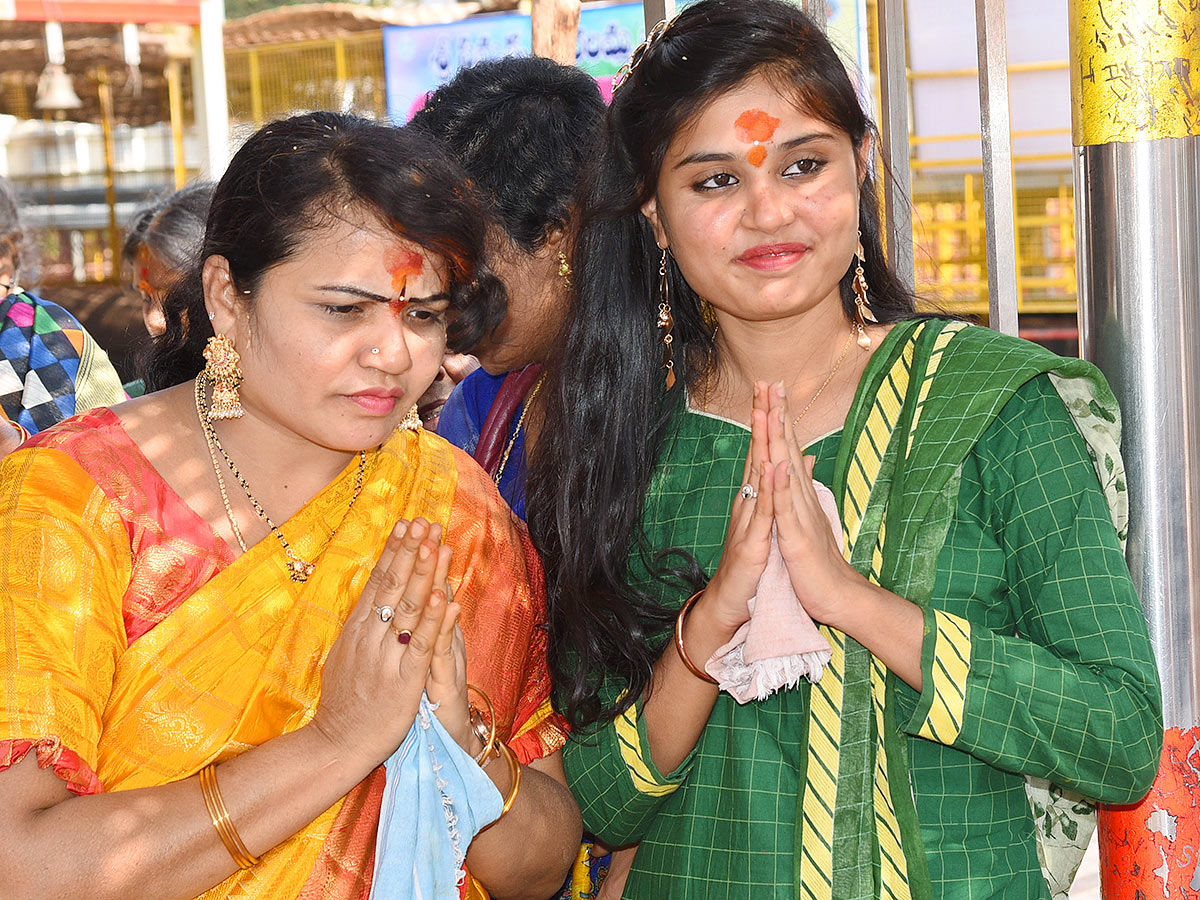 Sammakka_20Saralamma_20Chinna_20Jatara_20in_20Medaram_20Photos_10.jpg 10