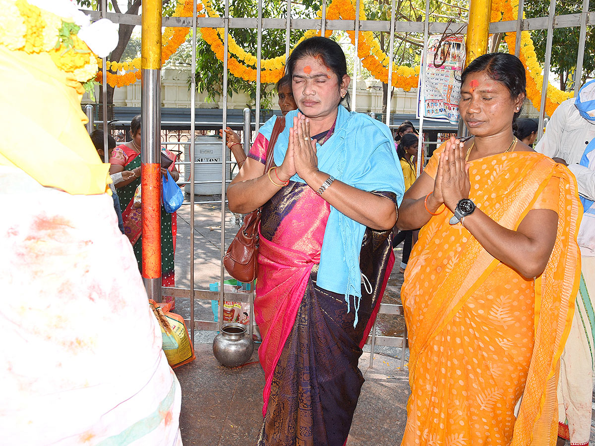 Sammakka_20Saralamma_20Chinna_20Jatara_20in_20Medaram_20Photos_16.jpg 15