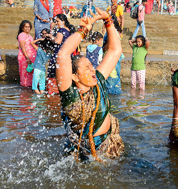 Sammakka_20Saralamma_20Chinna_20Jatara_20in_20Medaram_20Photos_23.jpg 22