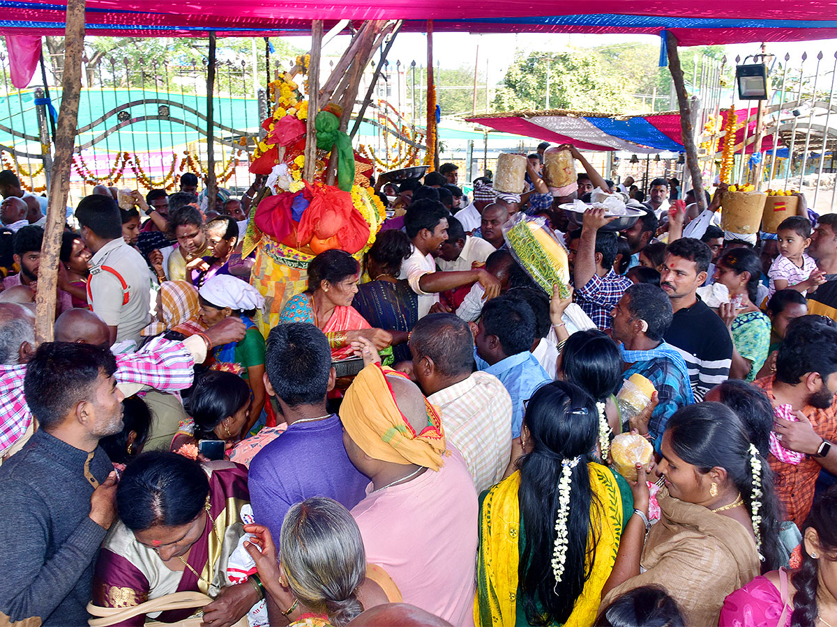 Medaram_20Sammakka_20Sarakka_20Chinna_20Jatara_202023_20Photos-14.jpg 12