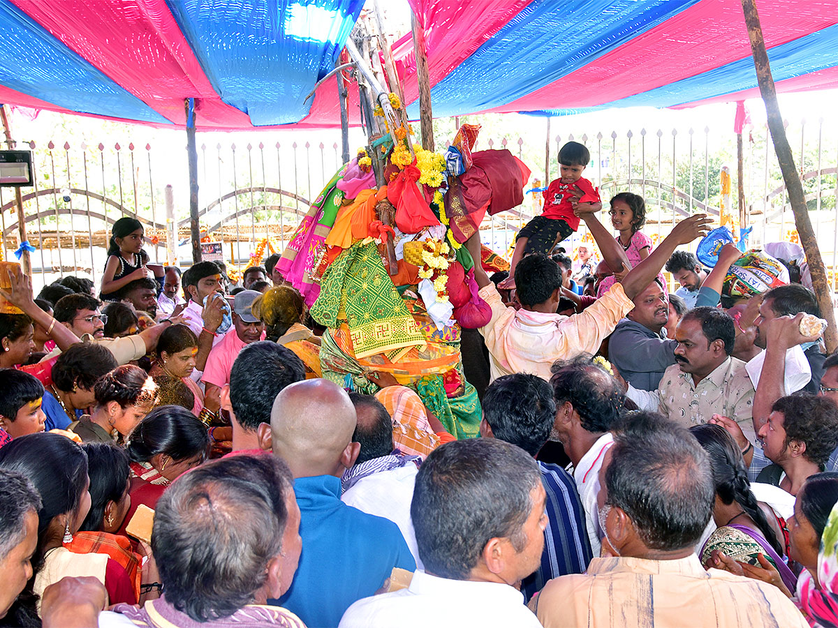 Medaram_20Sammakka_20Sarakka_20Chinna_20Jatara_202023_20Photos-16.jpg 13