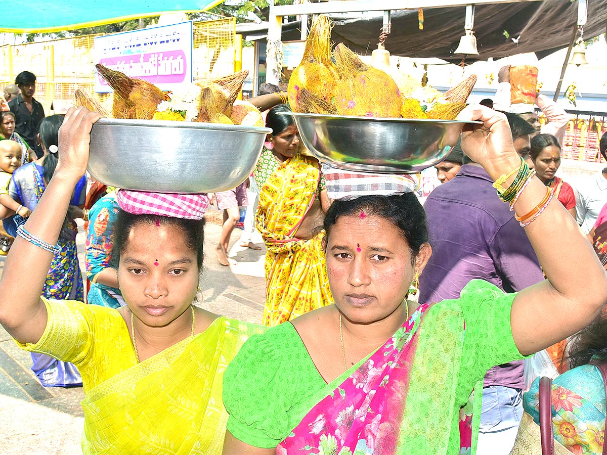 Medaram_20Sammakka_20Sarakka_20Chinna_20Jatara_202023_20Photos-18.jpg 15