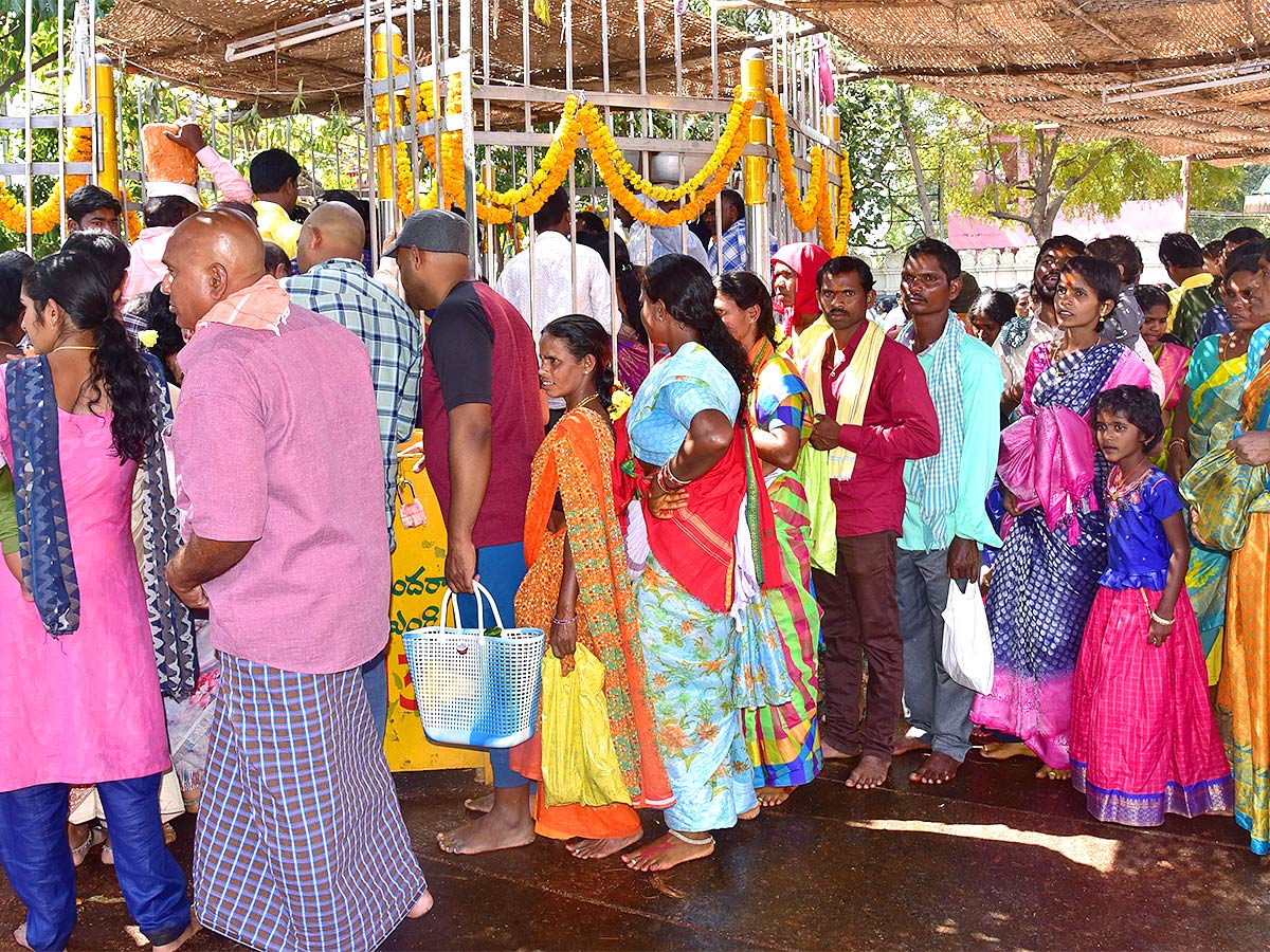 Medaram_20Sammakka_20Sarakka_20Chinna_20Jatara_202023_20Photos-19.jpg 16
