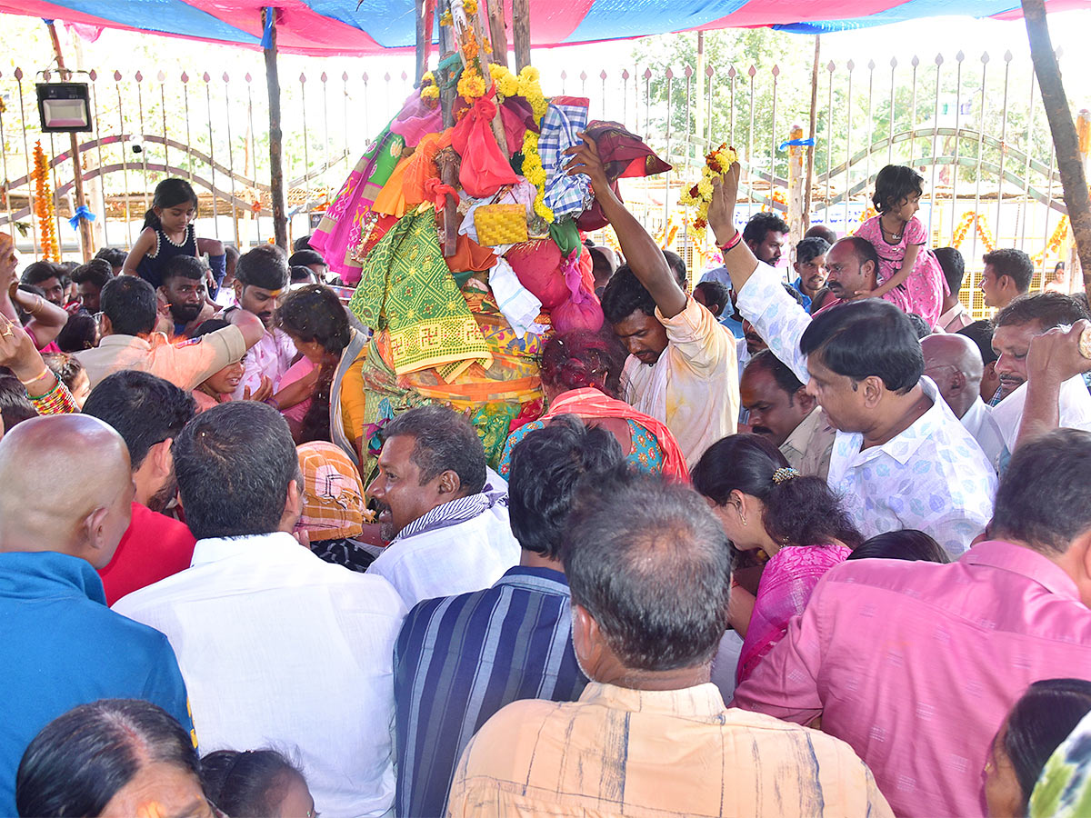 Medaram_20Sammakka_20Sarakka_20Chinna_20Jatara_202023_20Photos-20.jpg 17