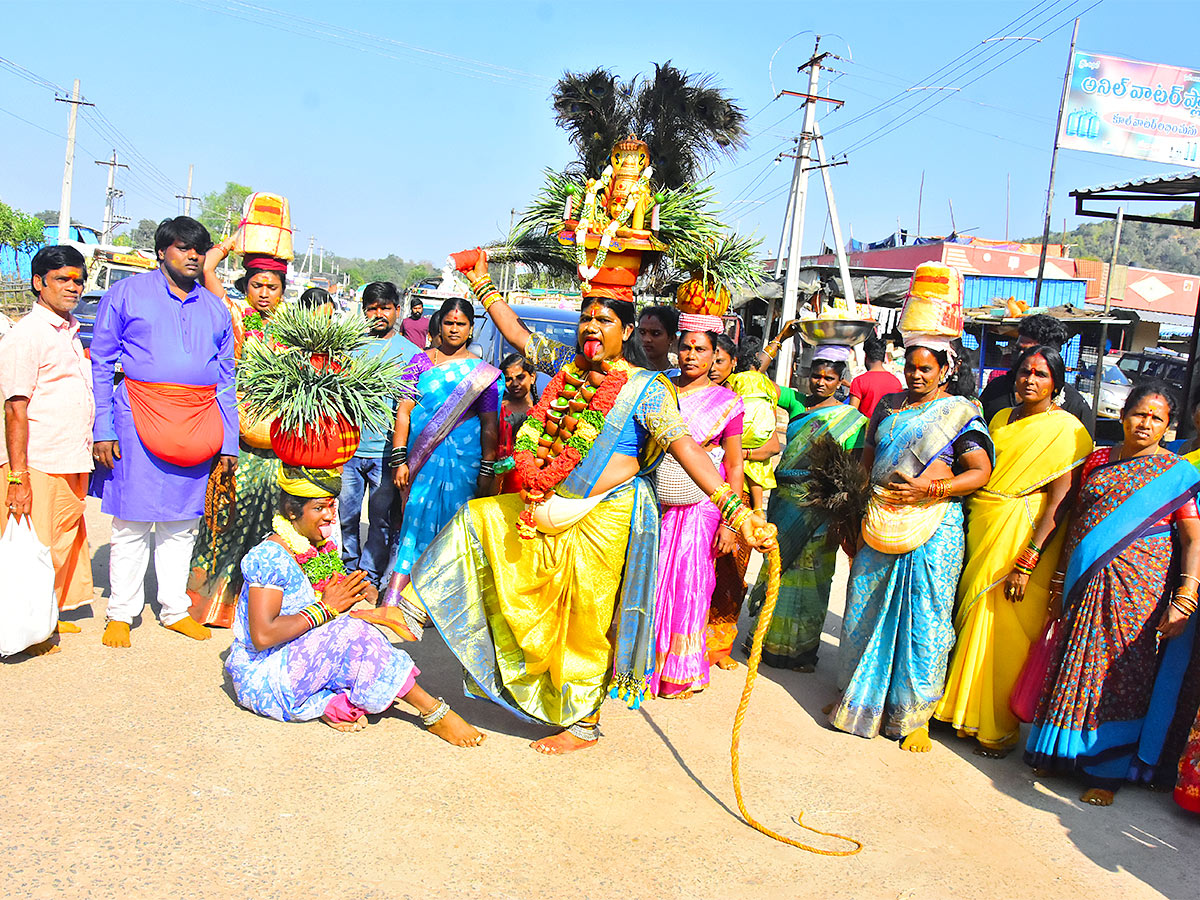 Medaram_20Sammakka_20Sarakka_20Chinna_20Jatara_202023_20Photos-50.jpg 34