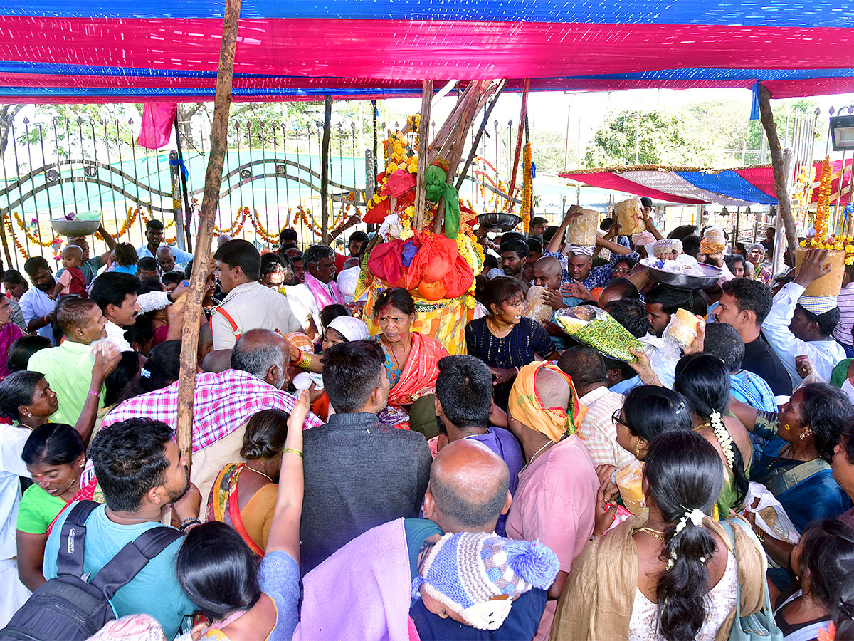 Medaram_20Sammakka_20Sarakka_20Chinna_20Jatara_202023_20Photos-9.jpg 7