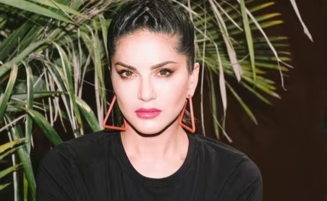 sunnyleone.jpg