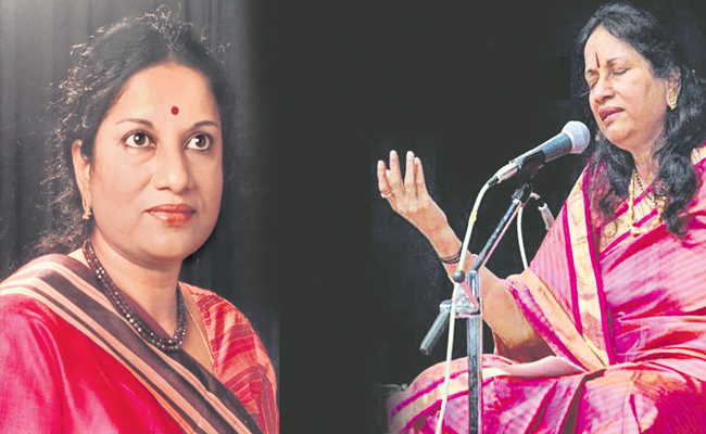 Vani-Jayaram-Singing.jpg