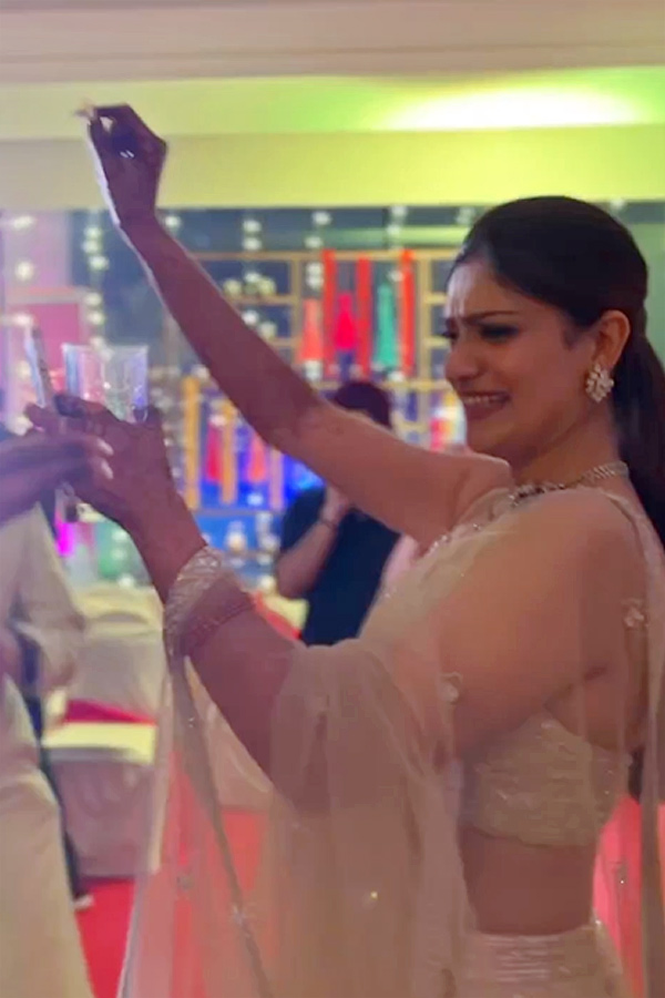 Neninthe_20heroine_20Aditi_20Gautam_20got_20married_20photos_10.jpg 11