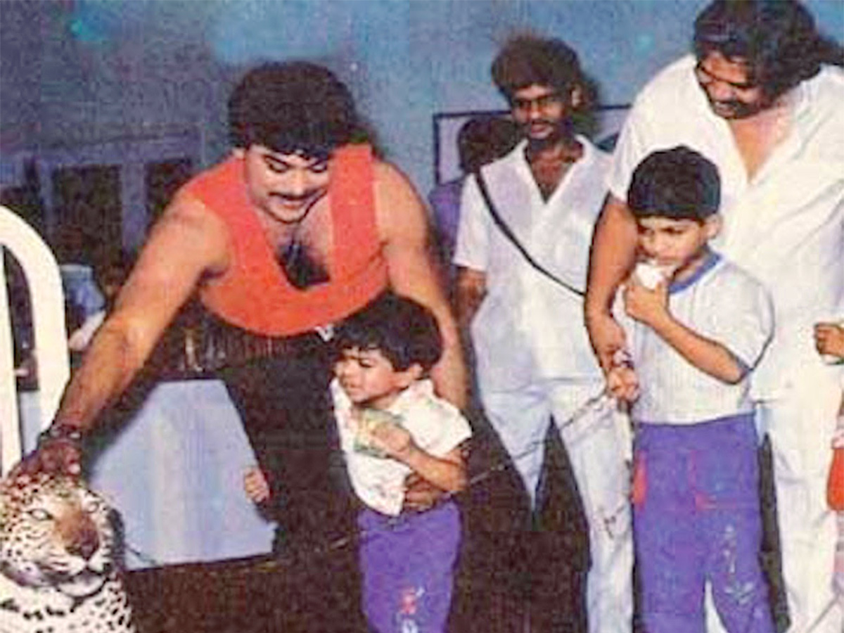 Tollywood_20Hero_20Ram_20Charan_20Unseen_20Photos-10.jpg 10