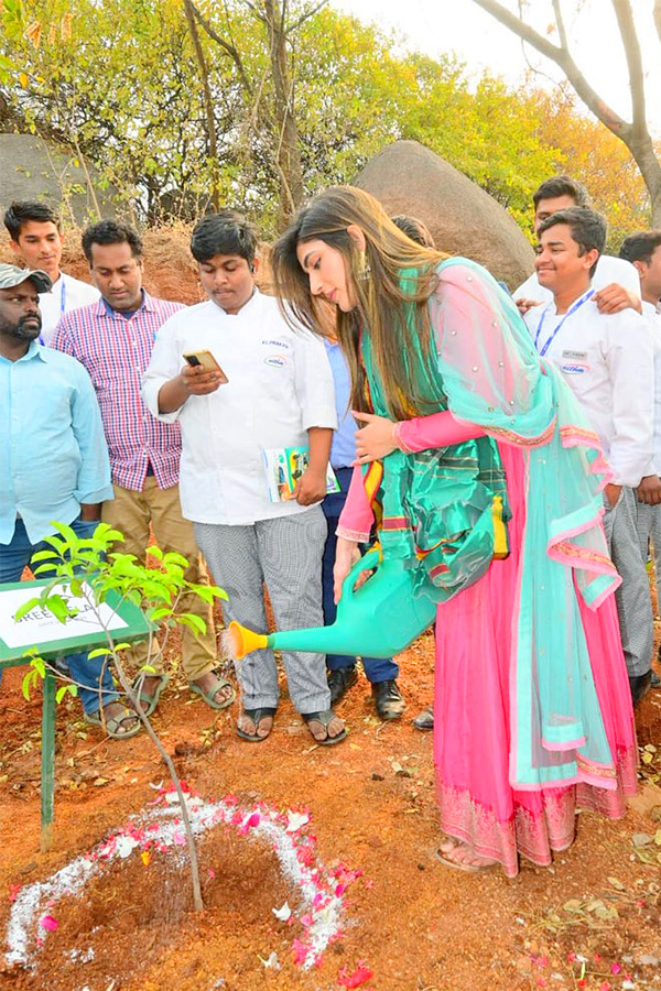 Actress_20Sreeleela_20Participated_20in_20Green_20India_20Challenge_20Photos_3.jpg 4