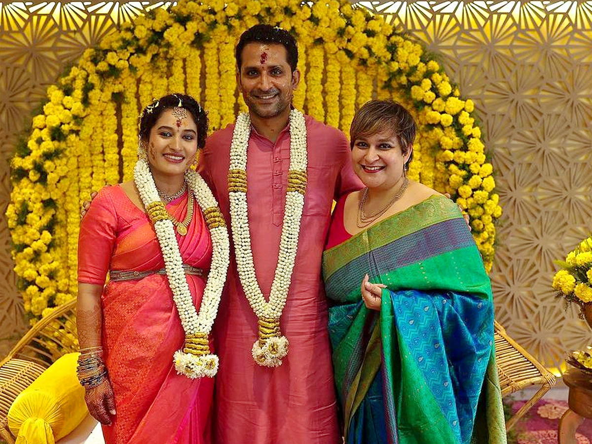 Actress_20Pooja_20Ramachandran_20Seemantham_20Function_20Photos_9.jpg 11