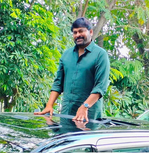 Tollywood_20Megastar_20Chiranjeevi_20Unseen_20and_20Rare_20Images-11.jpg 10