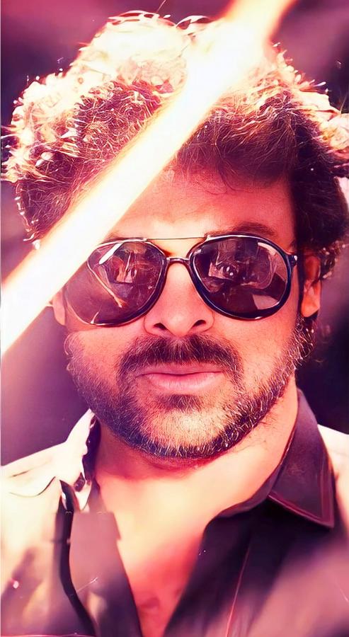 Tollywood_20Megastar_20Chiranjeevi_20Unseen_20and_20Rare_20Images-15.jpg 14