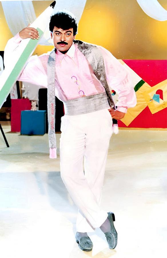 Tollywood_20Megastar_20Chiranjeevi_20Unseen_20and_20Rare_20Images-16.jpg 15