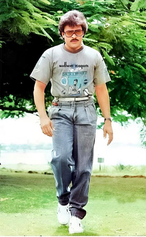 Tollywood_20Megastar_20Chiranjeevi_20Unseen_20and_20Rare_20Images-19.jpg 18