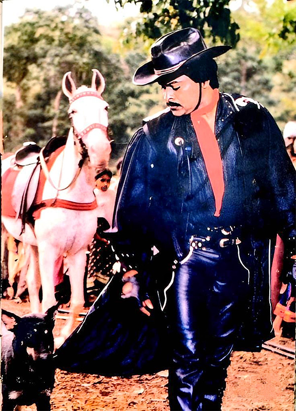 Tollywood_20Megastar_20Chiranjeevi_20Unseen_20and_20Rare_20Images-34.jpg 33